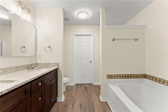 Building Photo - 5165 Sherwood Way