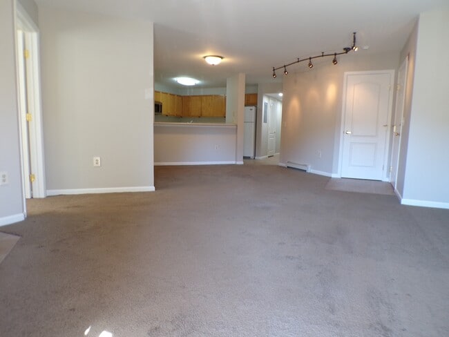 Building Photo - 1902 Crazy Horse Cir