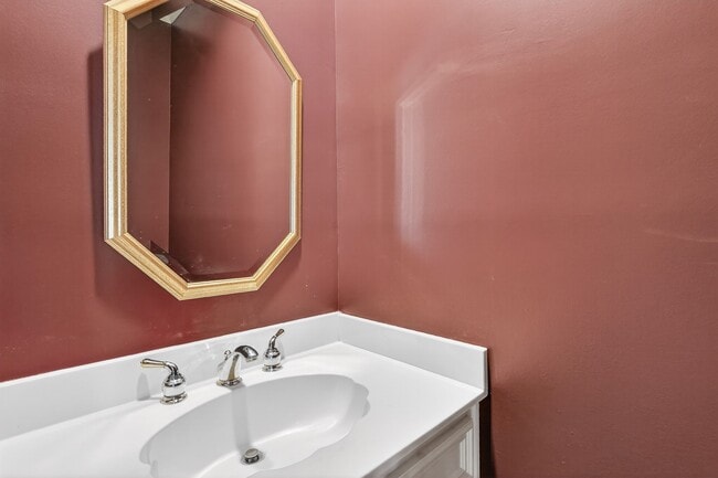 Building Photo - 207 Hearthstone Cir