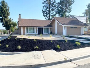 Building Photo - Amazing Pet friendly Anaheim home!