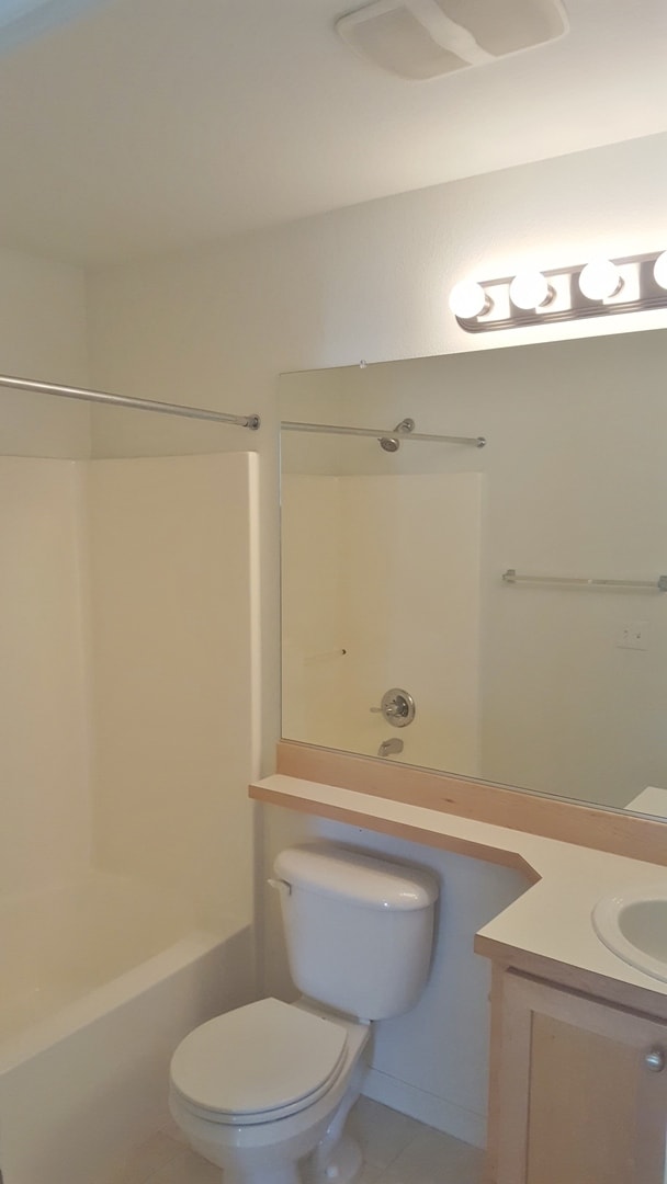 Building Photo - 3br/2.5ba Townhome with 2-Car Garage + Bonus Room  ** Central Heat & AC **