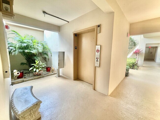 Building Photo - Application Under Review - 2 BR 2 Bath Con...