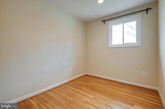 Building Photo - 10912 Troy Rd