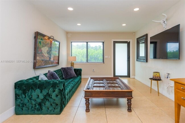 Building Photo - 2925 NW 11th Ave