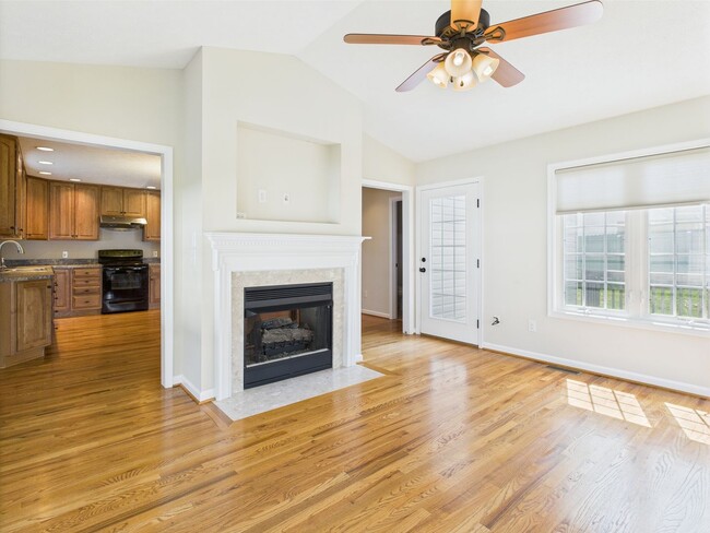Building Photo - Bright & Spacious 4-Bedroom Home Located i...