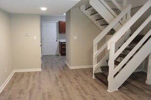 Building Photo - 1356 Linda Ann Dr