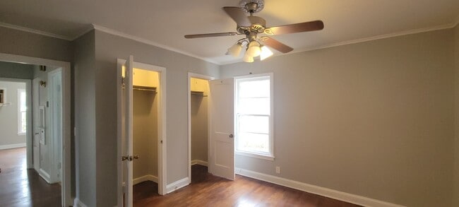 Building Photo - Beautiful 3 bedroom/1.5 bathroom house wit...