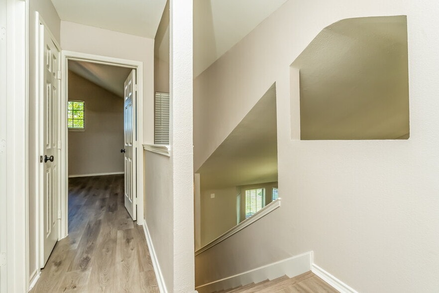 Building Photo - 602 Laurel St