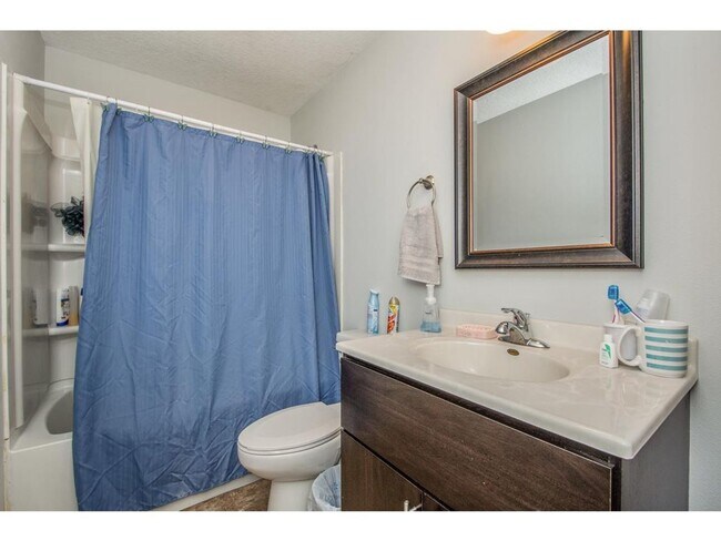 Building Photo - Darling 3 bed home in Greenfield Plaza Neighborhood