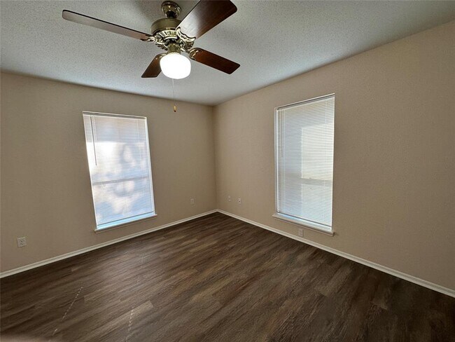 Building Photo - 1047 Private Rd 3022