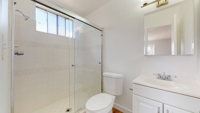 3733 Military bath - 3733 Military Ave