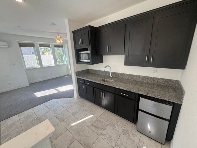 Building Photo - 3 bedroom | 3.5 bathroom | Davis Single Fa...