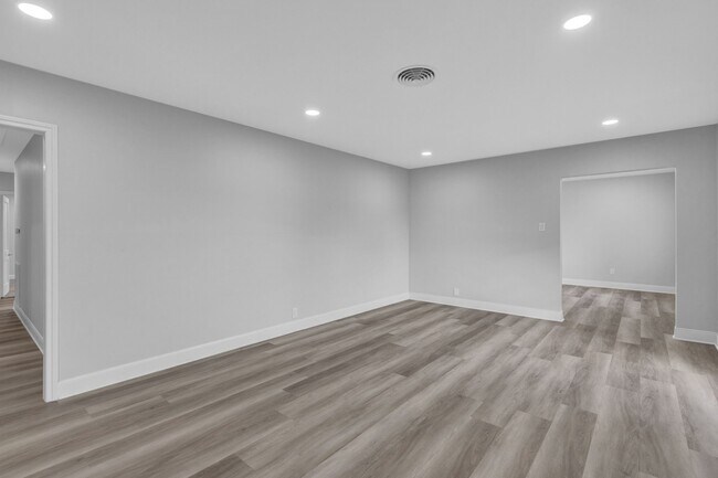 Building Photo - 3327 Wentworth St