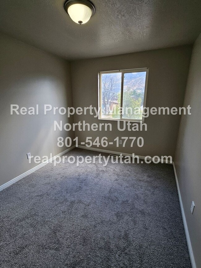 Building Photo - 4 Bedroom 3 Bath Ogden Home Available