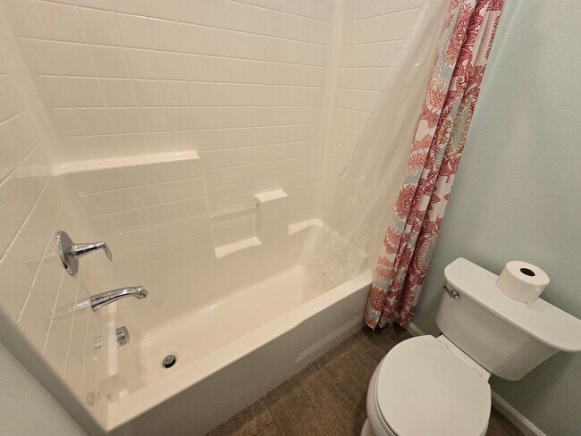 Building Photo - Spacious Woodcrest Single Story