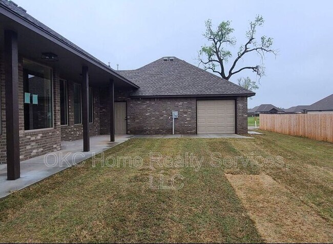 Building Photo - 4800 Hambletonian Ln