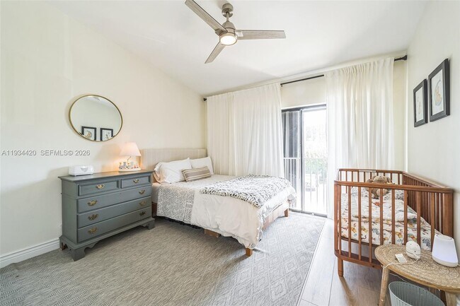 Building Photo - 3207 S Lakeview Cir