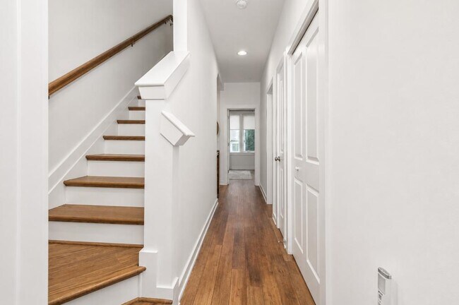 Building Photo - 1551 Holland Park Ln