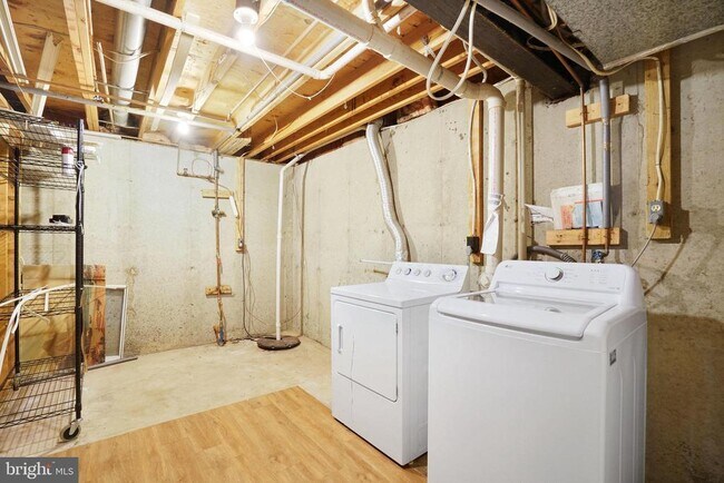 Building Photo - 6515 Field Master Dr