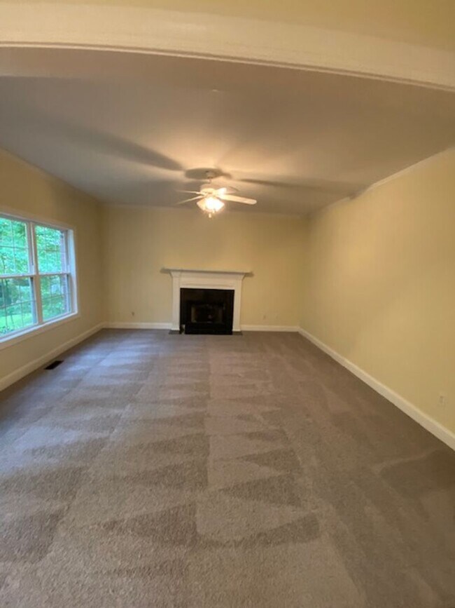 Building Photo - 5 BR/3 Bath in Willow Pointe (Lake Carolina)