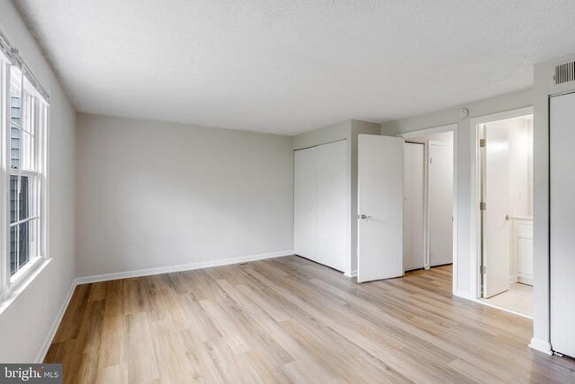 Building Photo - 5605 Independence Cir