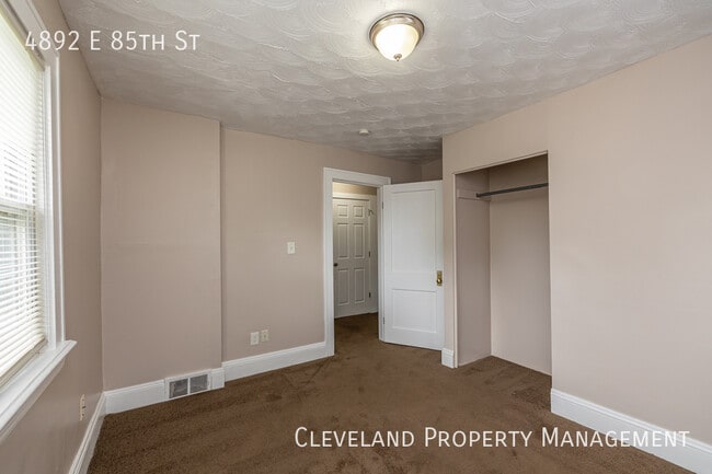 Building Photo - Wonderfully Renovated Colonial