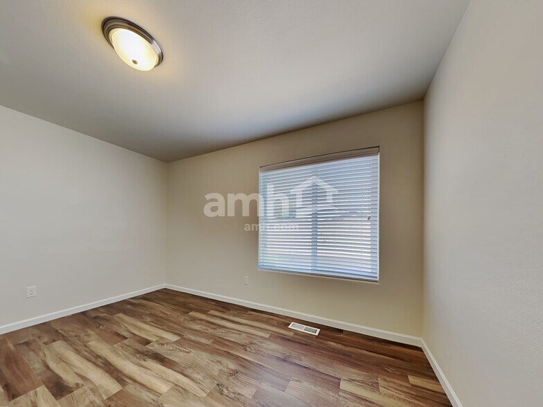 Building Photo - 9016 NE 165th Ave