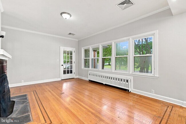 Building Photo - 133 Warrenville Rd