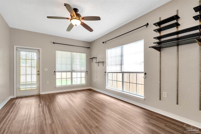 Building Photo - 208 Wildflower Ln