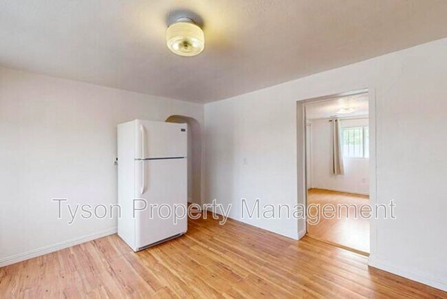 Building Photo - 1630 Griegos Rd NW