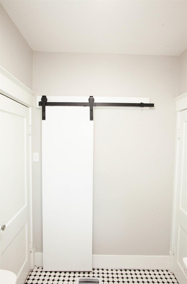 Building Photo - 116 Beechwood St