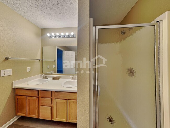 Building Photo - 5440 Shamus Dr