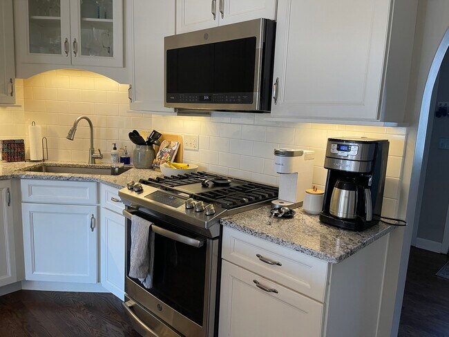 Building Photo - 3252 Cool Springs Ct