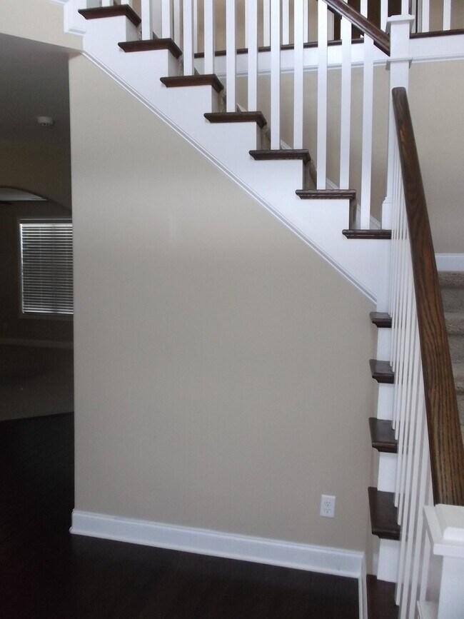 Building Photo - Absolutely Gorgeous!