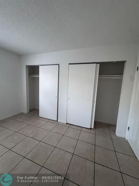 Building Photo - 515 S Sequoia Dr