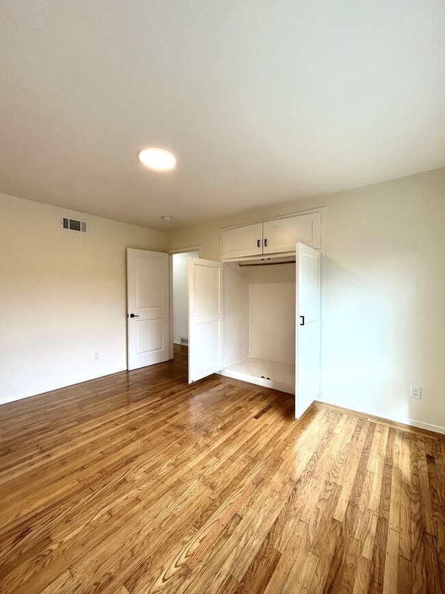 Building Photo - Beautifully Remodeled 3 Bed/1 Bath Home with Fenced Backyard Available NOW!