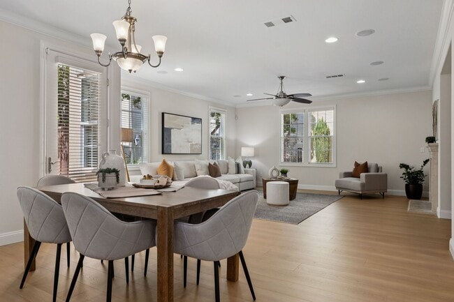 Building Photo - Sorrento Dublin 4 bed / 3 bath, upgrades t...