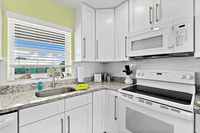 Building Photo - 300 S Central Ave