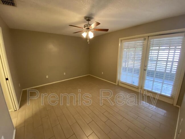Building Photo - 14875 Cromwell Dr