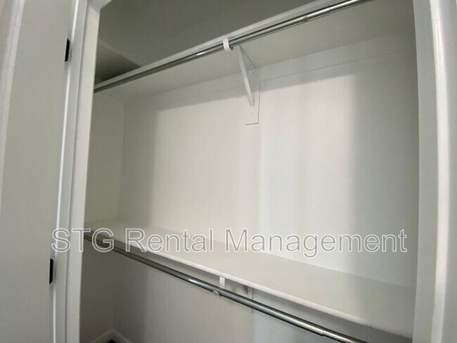 Building Photo - 290 W Buena Vista