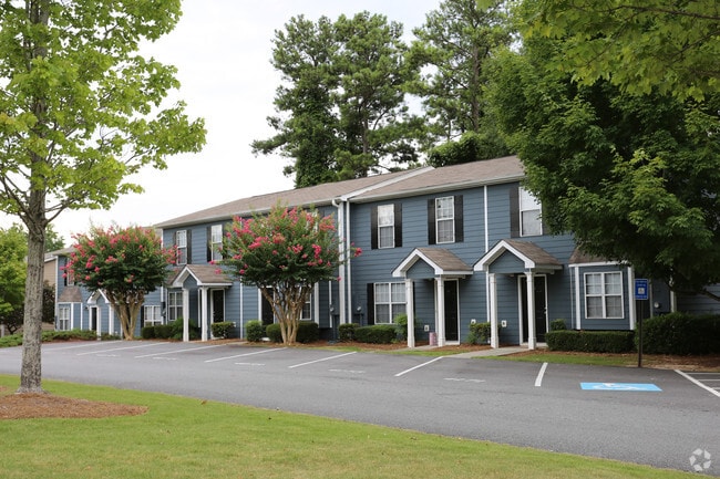 Building Photo - Oak Grove