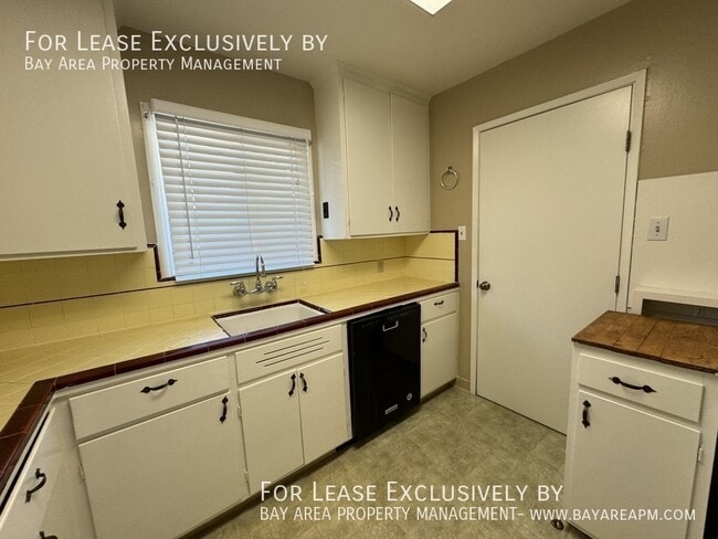 Building Photo - 330 Orchard Ave