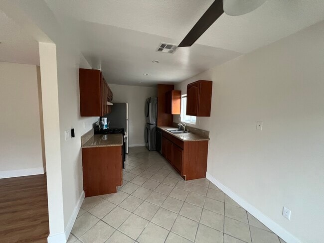 Building Photo - 4325 W 135th St