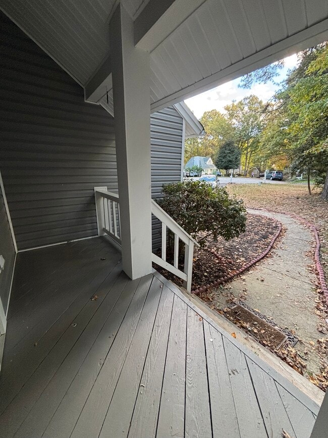 Building Photo - 14300 Woods Walk Ln