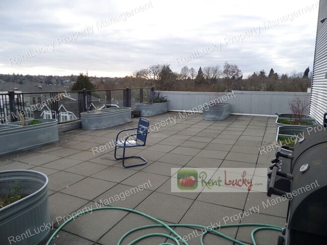 Building Photo - GREAT VIEWS! Lovely 2-Bedroom, 2 Bath Condo in Fantastic Fremont Area w/Garage Parking!!
