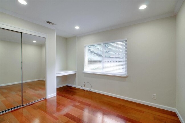 Building Photo - 1535 San Joaquin Ave