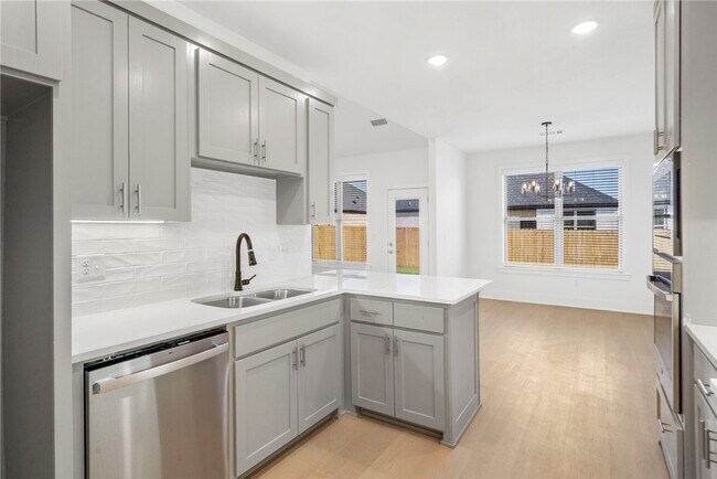 Building Photo - 6902 SW Basswood Ave