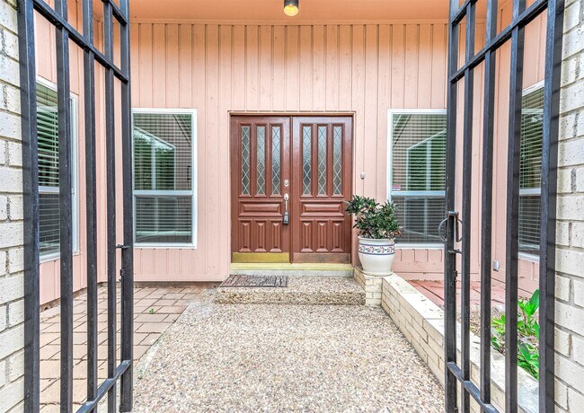 Building Photo - 12302 Piping Rock Dr