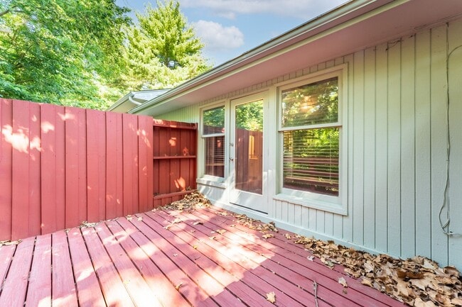 Building Photo - 26 Dogwood Dr