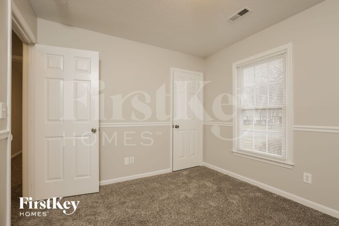 Building Photo - 6306 Channing Rd